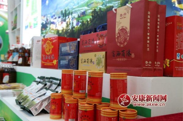 �hꎸ���ʳƷ&ldquo;����&rdquo;������ɞ鱊���ο͓�ُ��&ldquo;���c&rdquo;  ���� �z_meitu_19.jpg