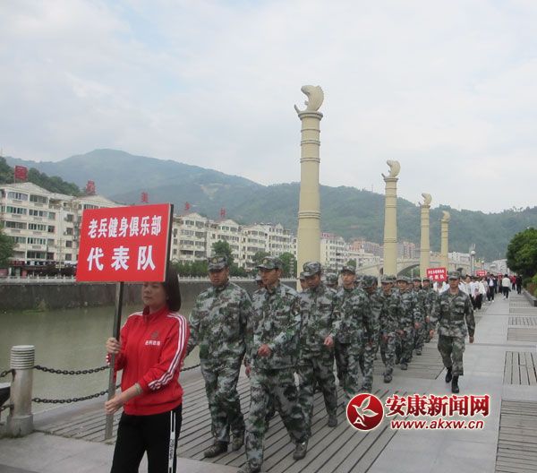 4��20��������ƽ���h�e�k&ldquo;����ƽ��������&rdquo;ǧ�˽����߻��(d��ng)��ԓ�h�ϱ������㘷(l��)�����V��(ch��ng)��f(xi��)��(hu��)��18��(g��)�����(du��)1100���˅���