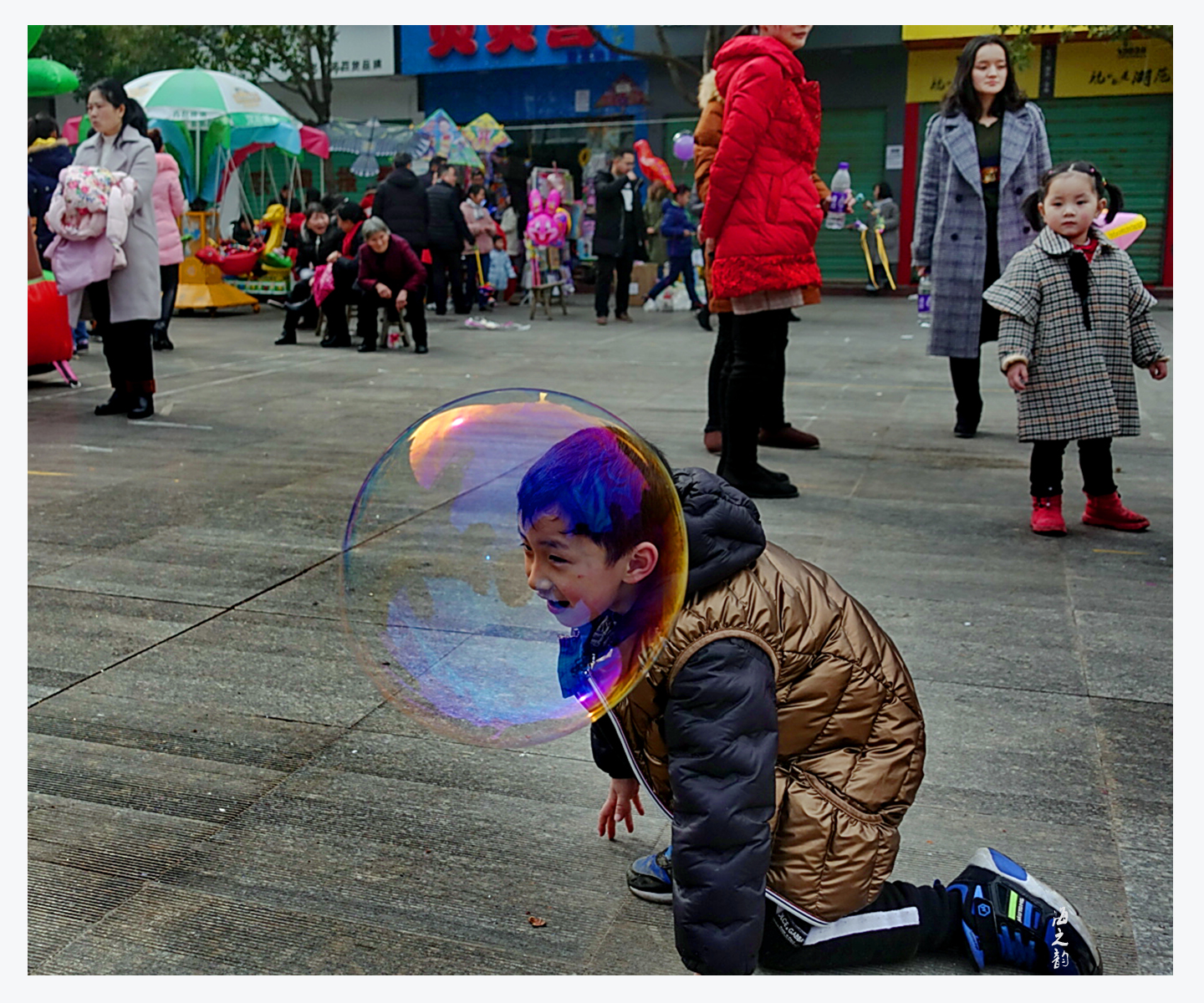 ���³�һ���磬Ѯ�ף���� �V��һ�ǎׂ�(g��)���ӱM��Ĵ��������������Ĕz�ǶȾ������������к����ƺ��^�������  Ѧ����   �z.jpg