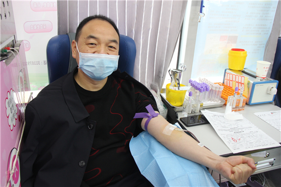 人民警察一心為民，捋袖捐血鐵血柔情——安康市公安局積極開展冬季獻(xiàn)血活動