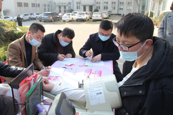 血液是生命的禮物——中國聯(lián)通安康市分公司、安康大數(shù)據(jù)運營有限公司聯(lián)合開展冬季應(yīng)急獻血活動