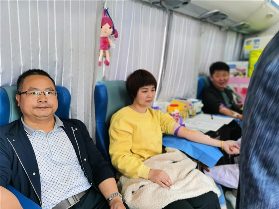 獻(xiàn)血傳真情，為黨旗添光彩 ——三元村春季無償獻(xiàn)血活動(dòng)側(cè)記