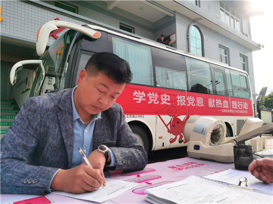 獻(xiàn)血傳真情，為黨旗添光彩 ——三元村春季無償獻(xiàn)血活動(dòng)側(cè)記