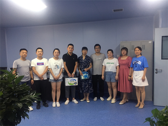 戰(zhàn)高溫 斗酷暑 守崗位 保供應(yīng) ——安康市中心血站開展夏季慰問活動(dòng)